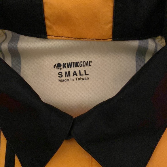 Referee Outfit - Picture 2 of 3